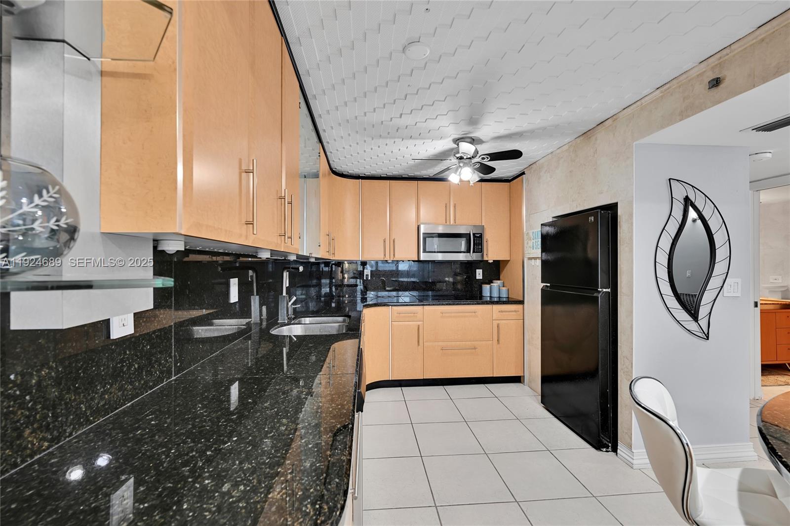 6039 Collins Ave #621 Miami Beach, FL 33140