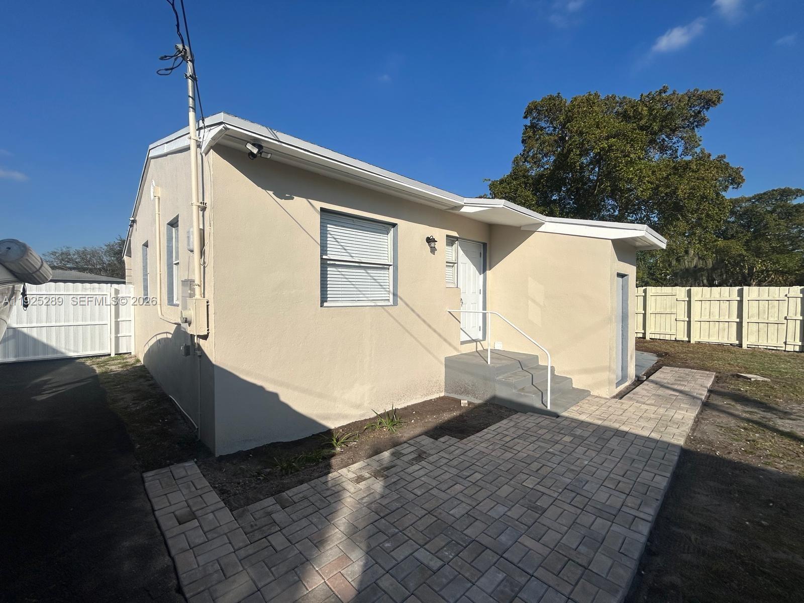 806 NW 18th St Fort Lauderdale, FL 33311