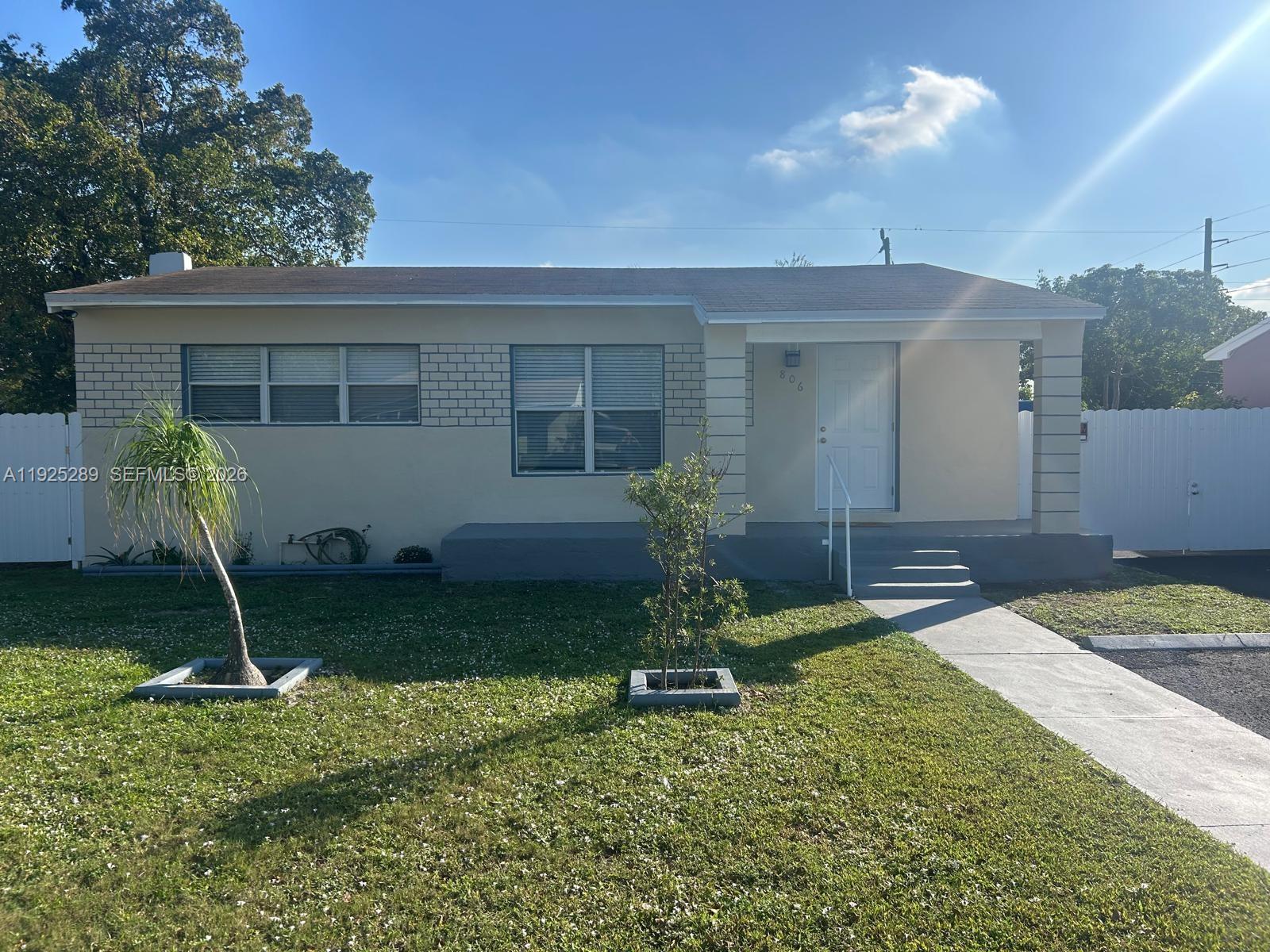 806 NW 18th St Fort Lauderdale, FL 33311
