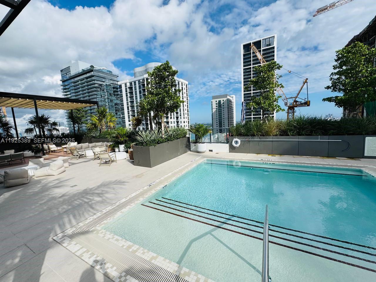 11 NE 6th #2813 Miami, FL 33132