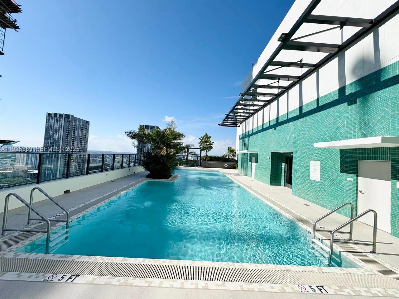 11 NE 6th #2813 Miami, FL 33132