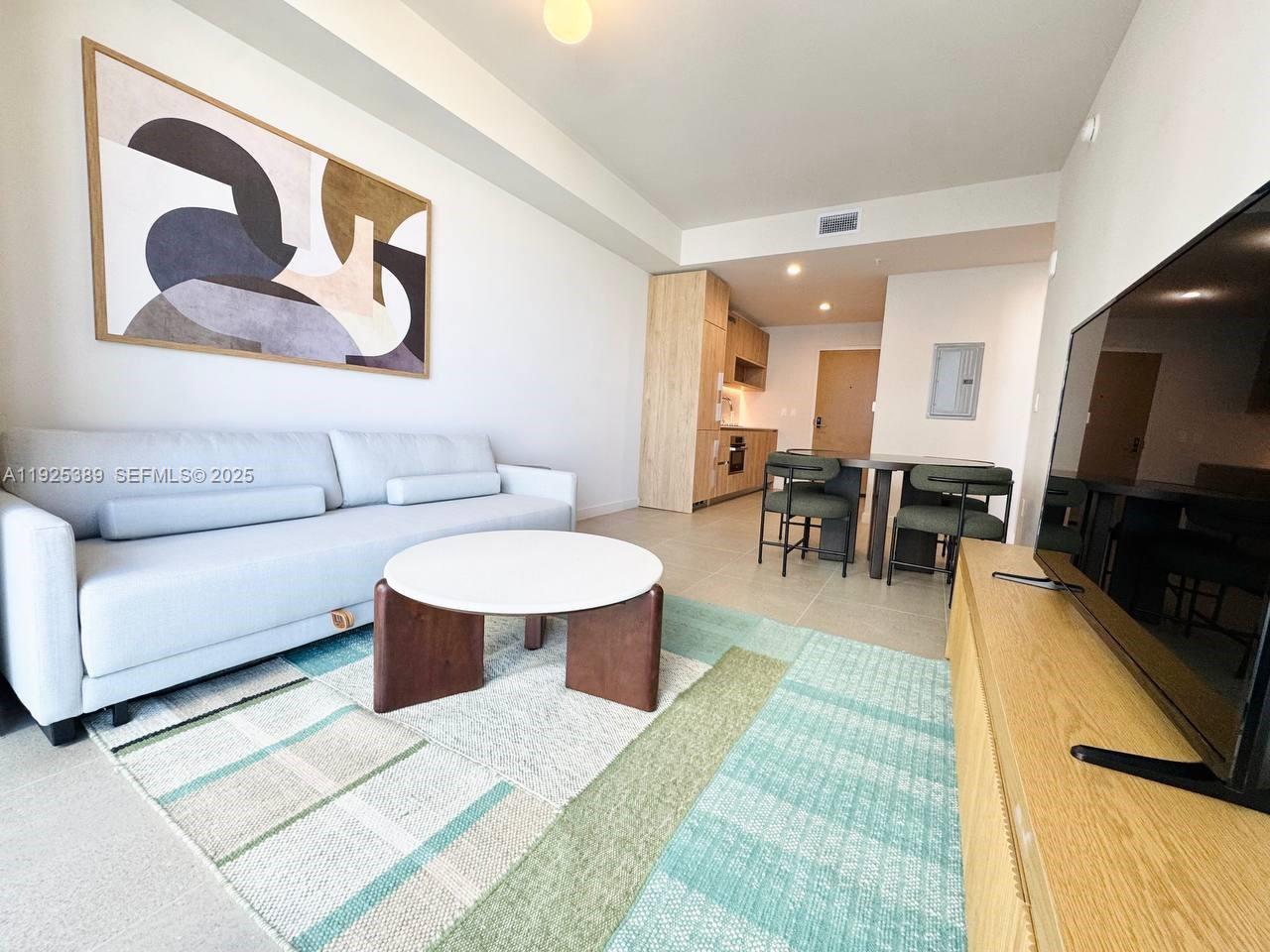 11 NE 6th #2813 Miami, FL 33132