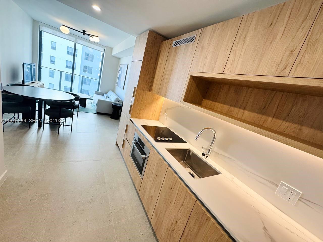 11 NE 6th #2813 Miami, FL 33132