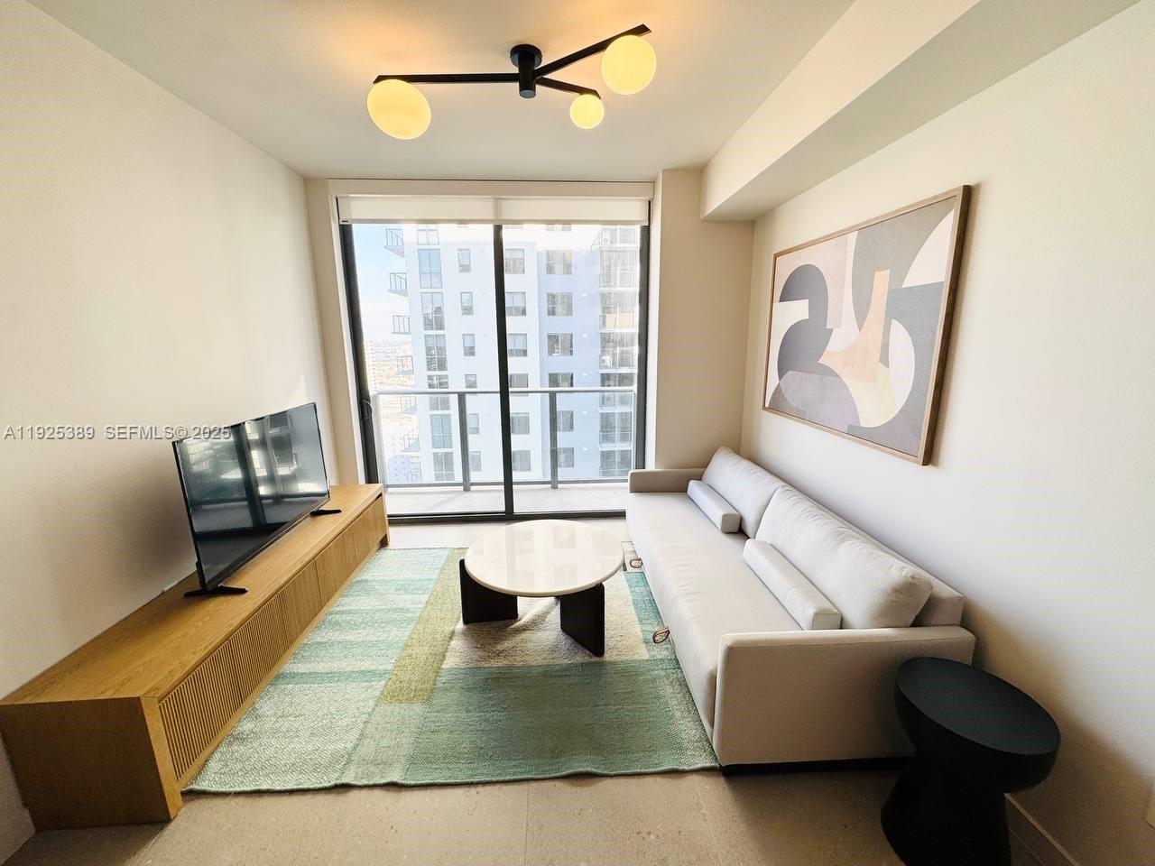 11 NE 6th #2813 Miami, FL 33132