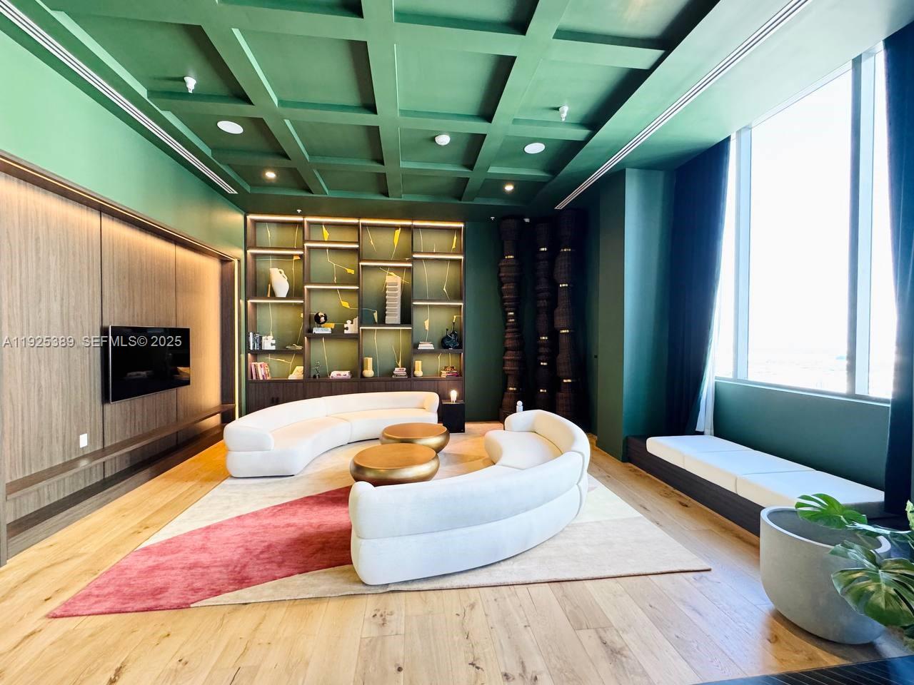 11 NE 6th #2813 Miami, FL 33132