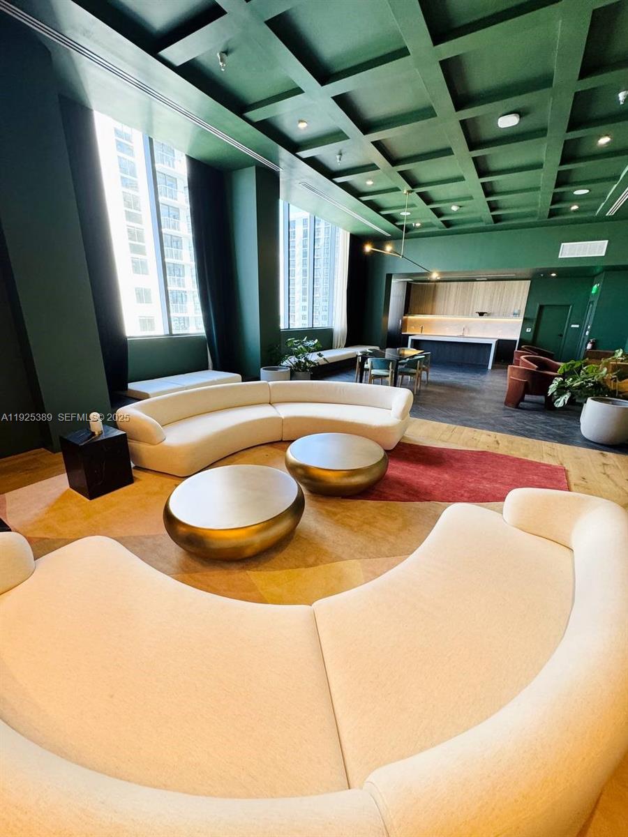 11 NE 6th #2813 Miami, FL 33132