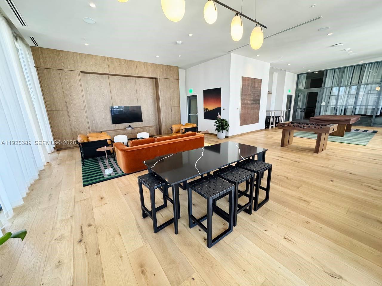 11 NE 6th #2813 Miami, FL 33132