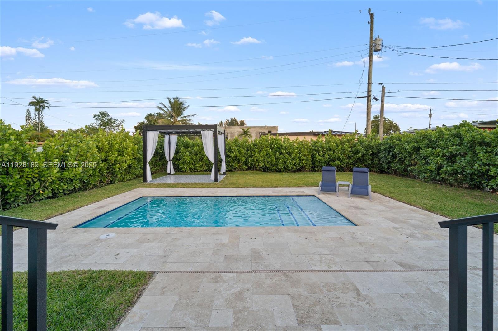 2735 SW 65th Ave Miami, FL 33155