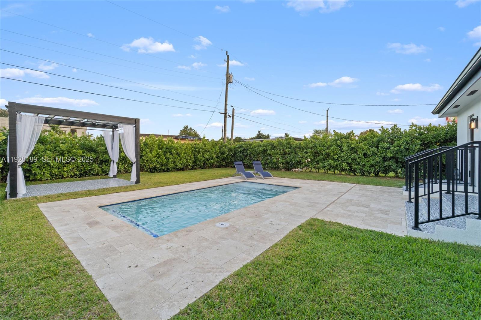 2735 SW 65th Ave Miami, FL 33155