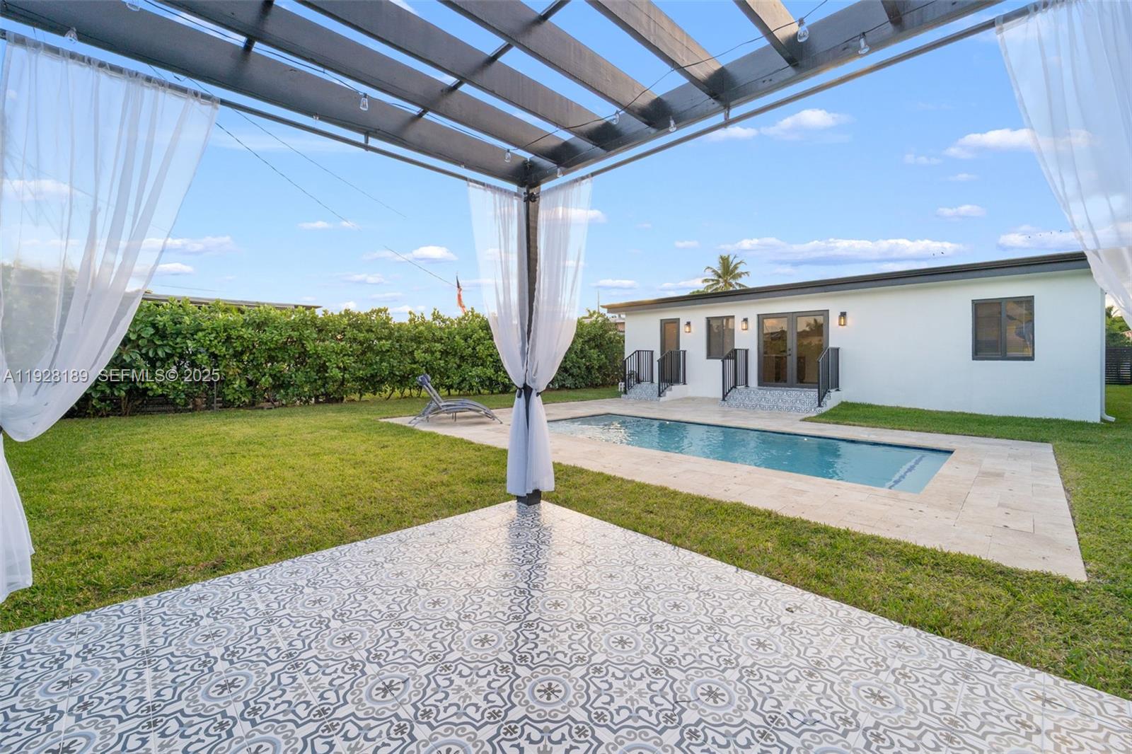 2735 SW 65th Ave Miami, FL 33155