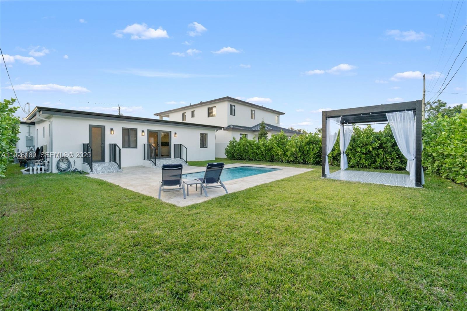 2735 SW 65th Ave Miami, FL 33155