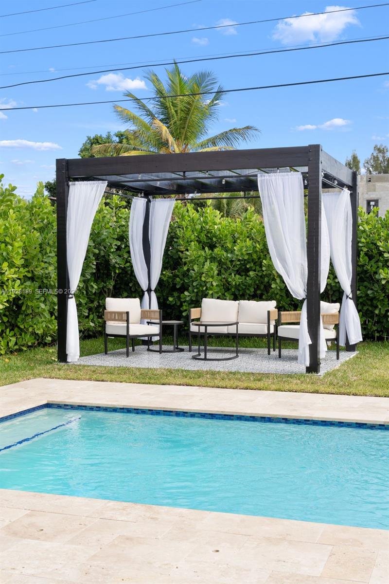 2735 SW 65th Ave Miami, FL 33155