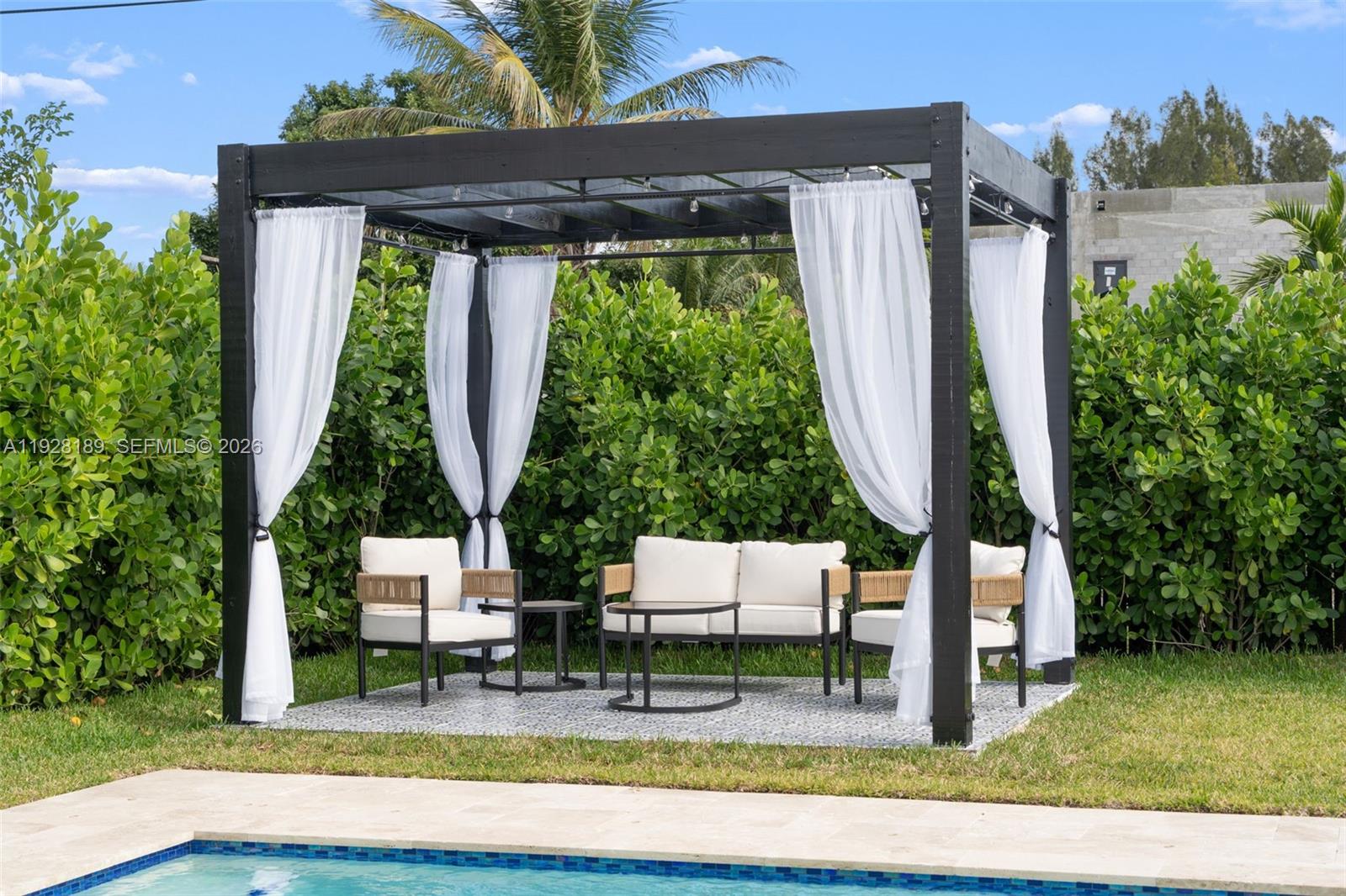 2735 SW 65th Ave Miami, FL 33155