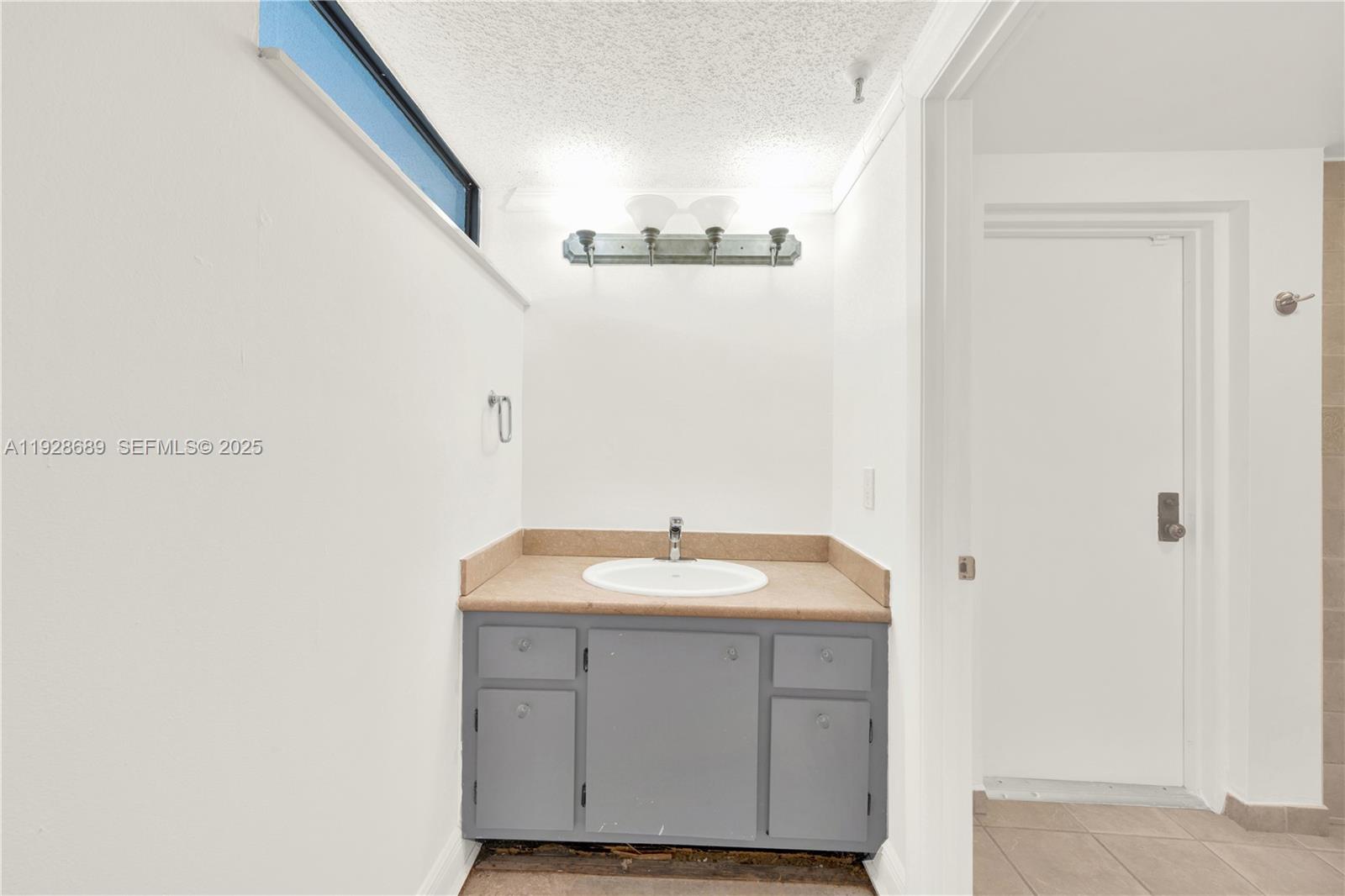 385 Poinciana Dr #1230 Sunny Isles Beach, FL 33160