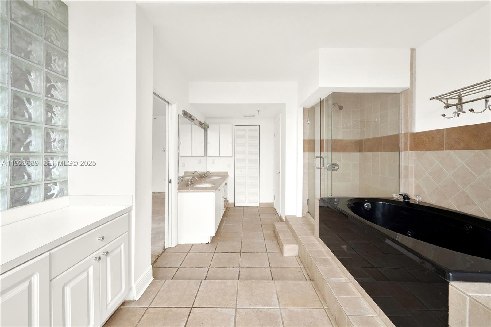 385 Poinciana Dr #1230 Sunny Isles Beach, FL 33160