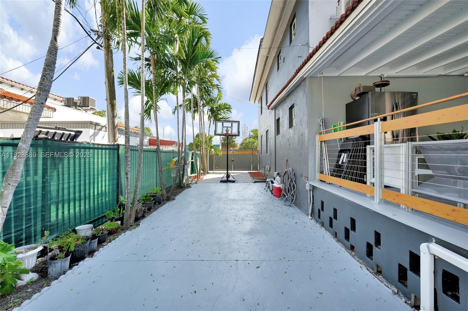 3711 SW 27th Ter Miami, FL 33134