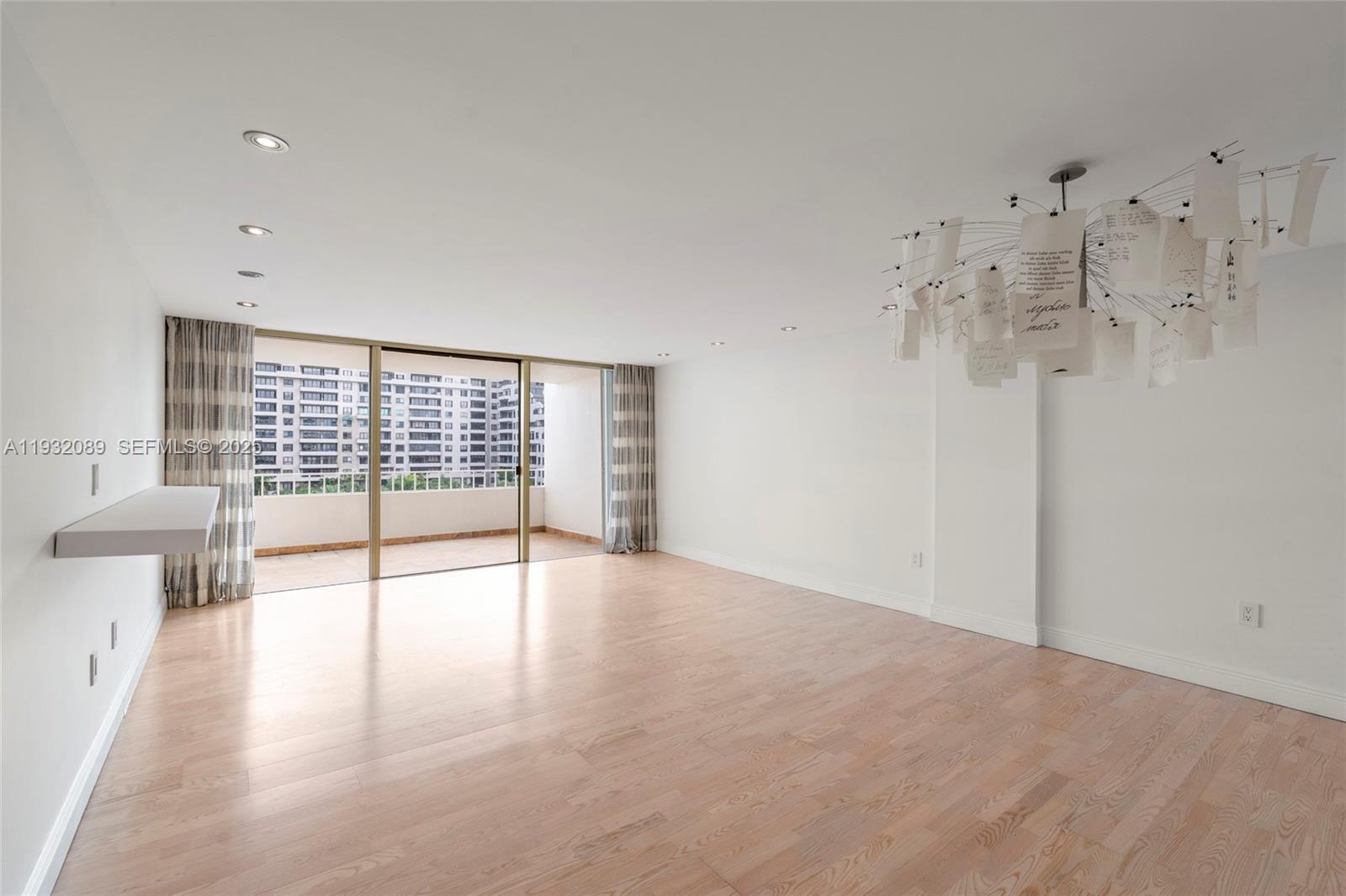 199 Ocean Ln Dr #611