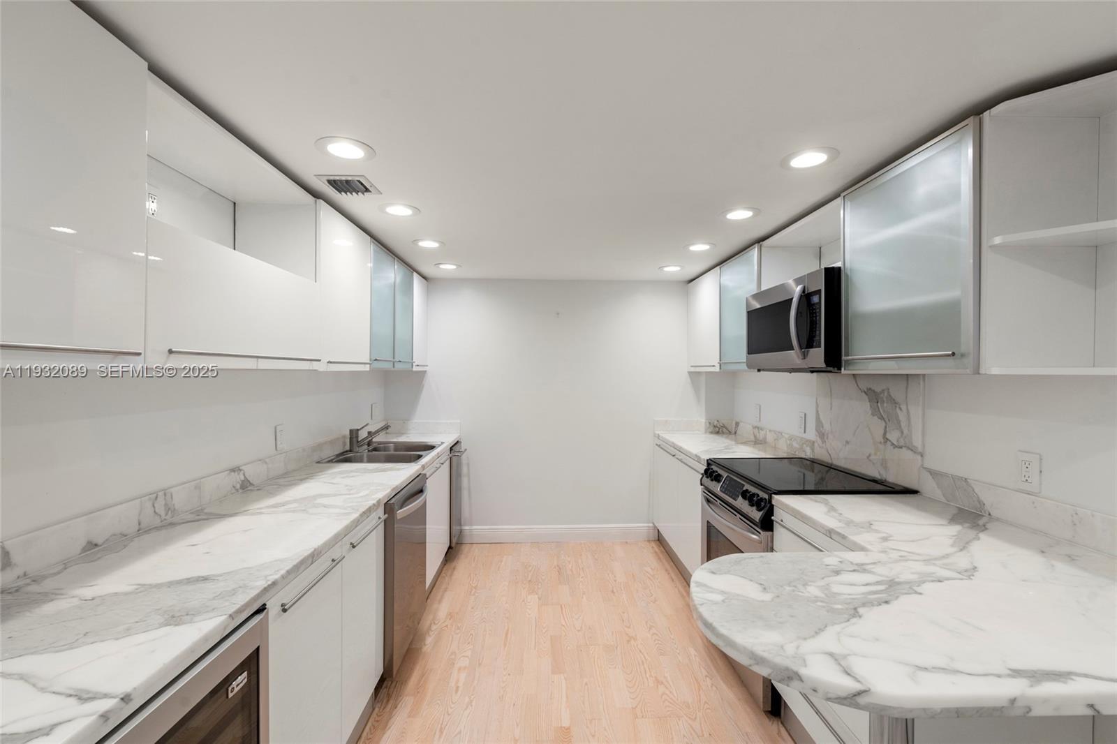 199 Ocean Ln Dr #611 Key Biscayne, FL 33149