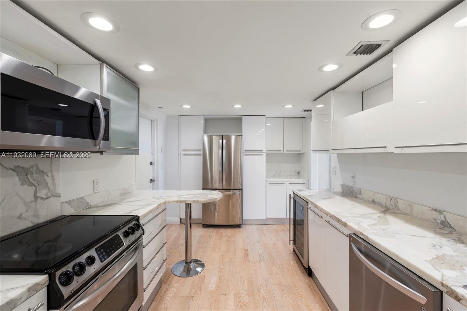 199 Ocean Ln Dr #611 Key Biscayne, FL 33149