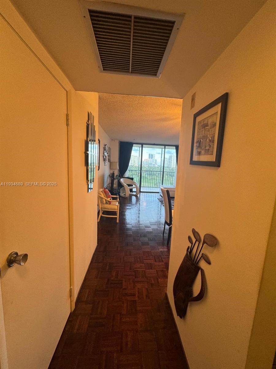 20335 W Country Clb Dr #1105 Aventura, FL 33180