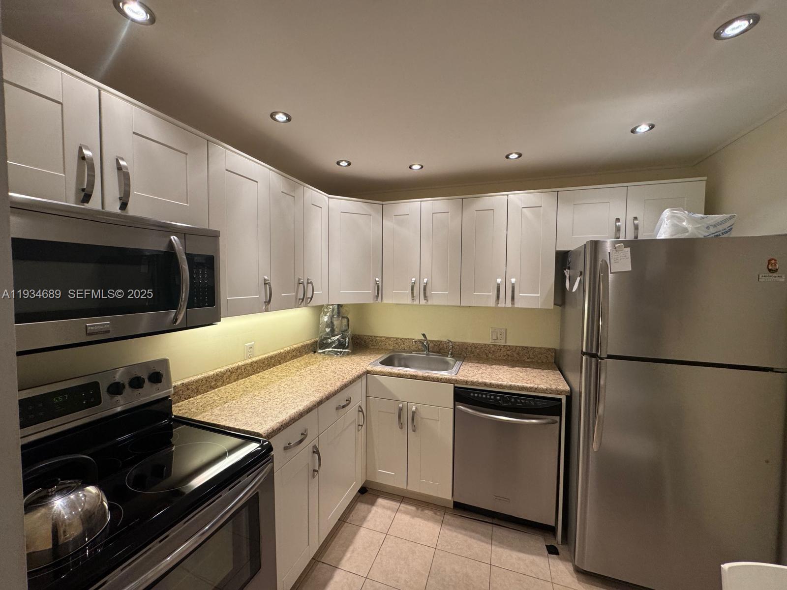 20335 W Country Clb Dr #1105 Aventura, FL 33180