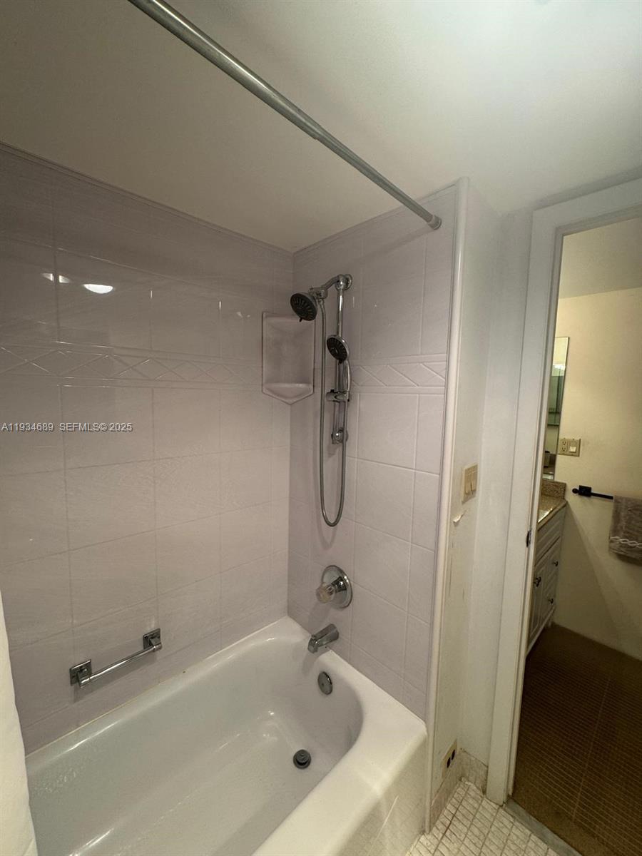 20335 W Country Clb Dr #1105 Aventura, FL 33180