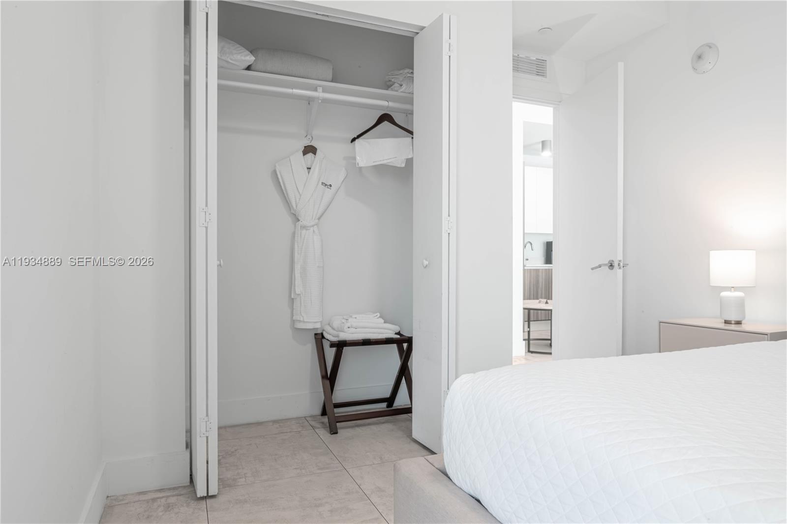 image Smart Brickell I16