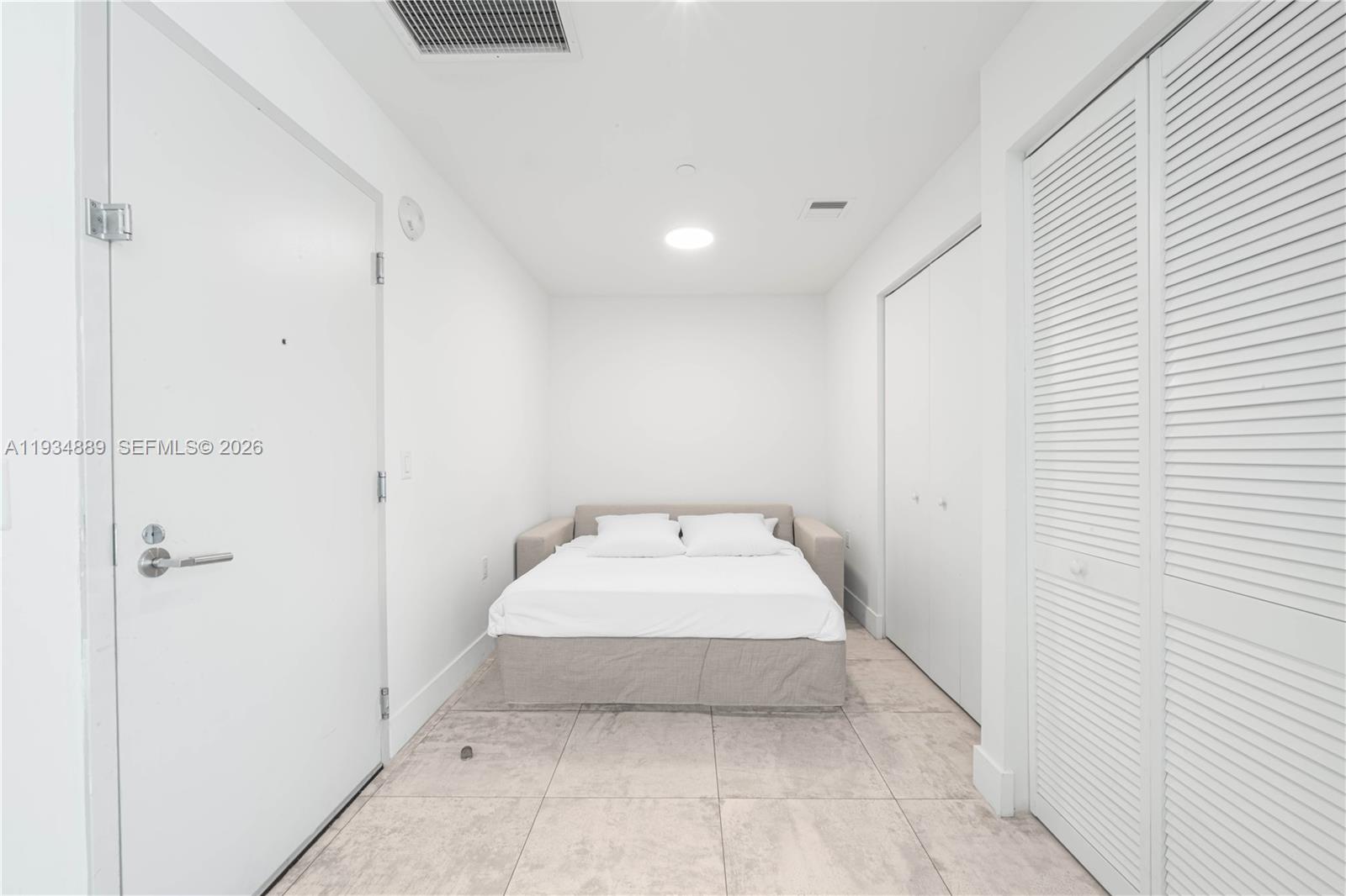 image Smart Brickell I19