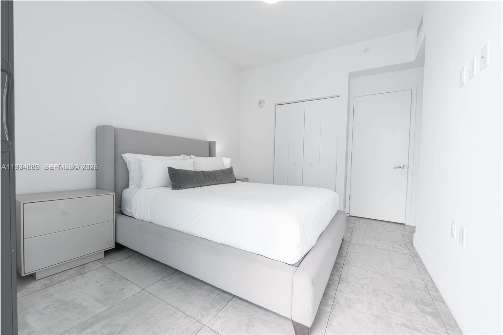 image Smart Brickell I25