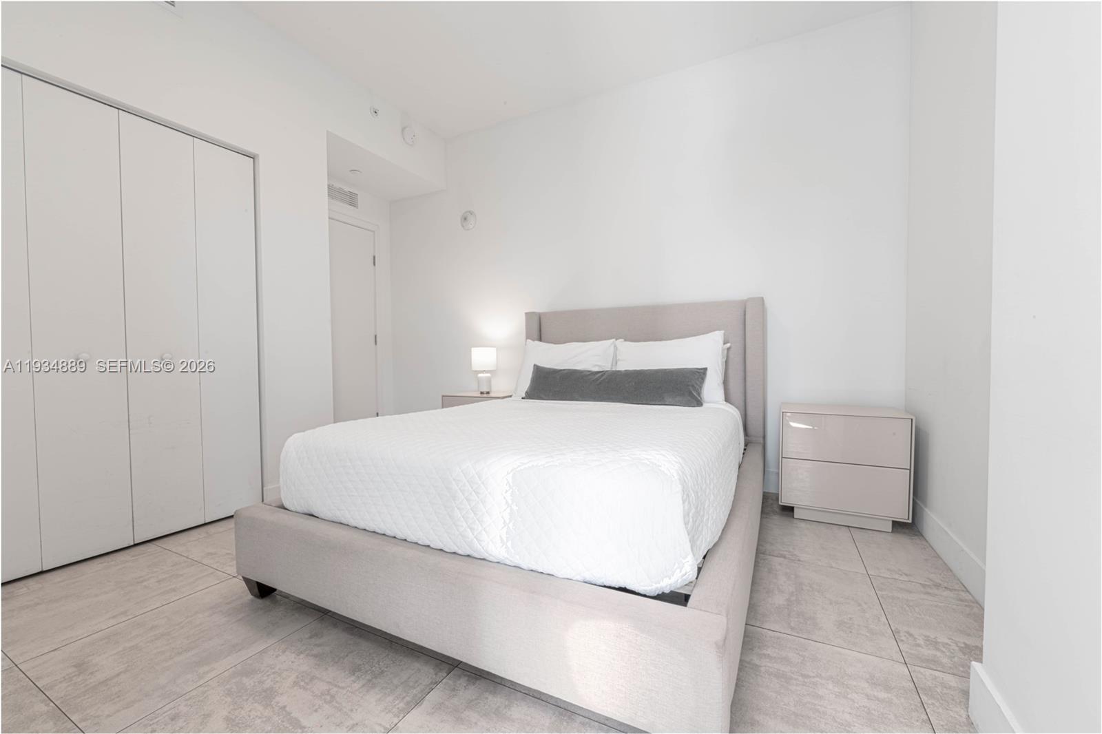 image Smart Brickell I28