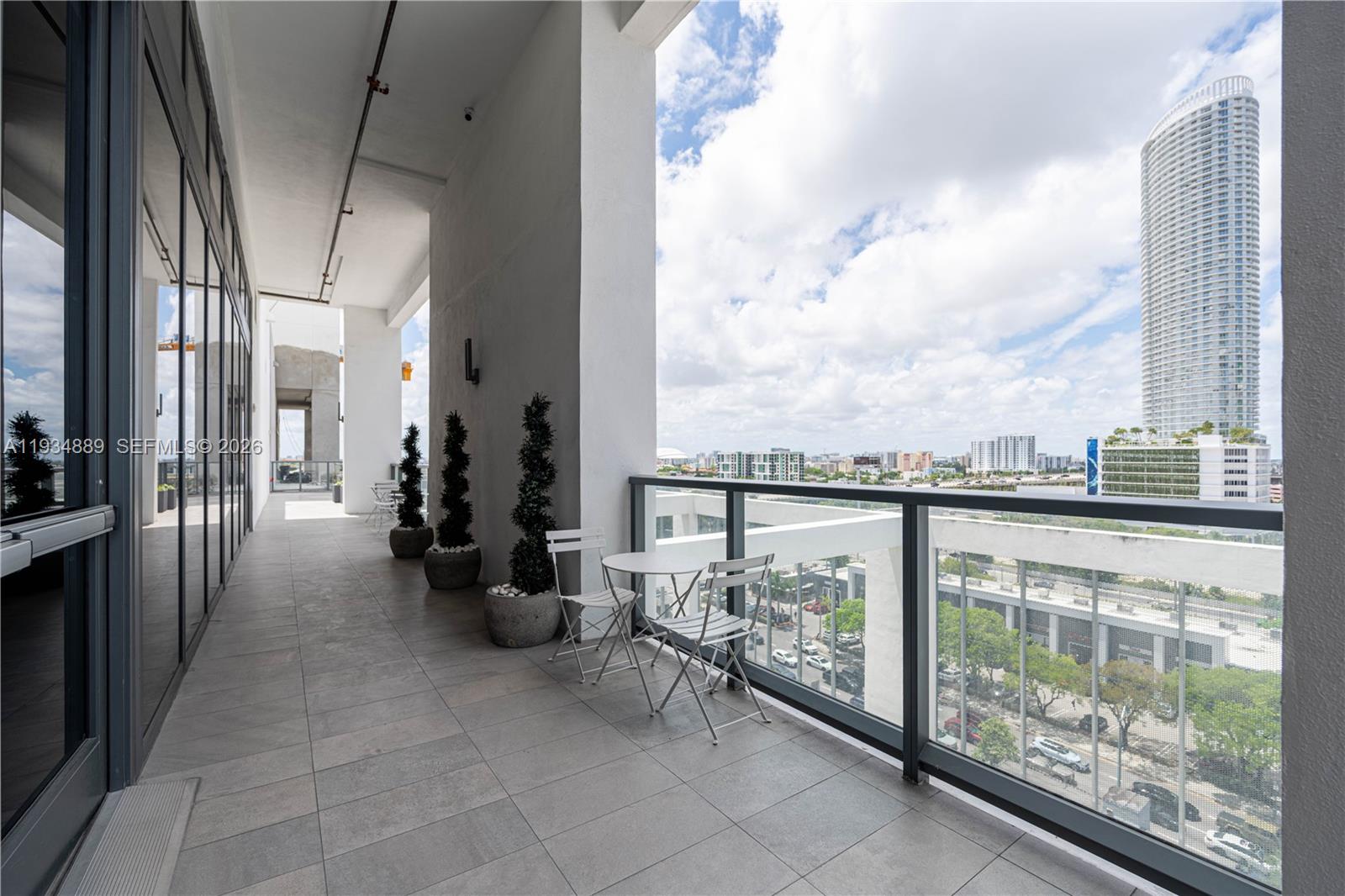 image Smart Brickell I47