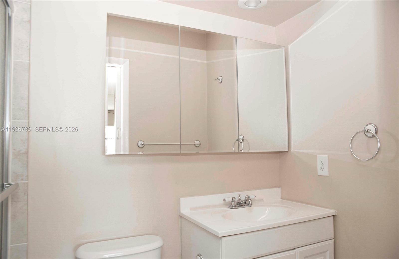 270 Layne Blvd #305 Hallandale Beach, FL 33009