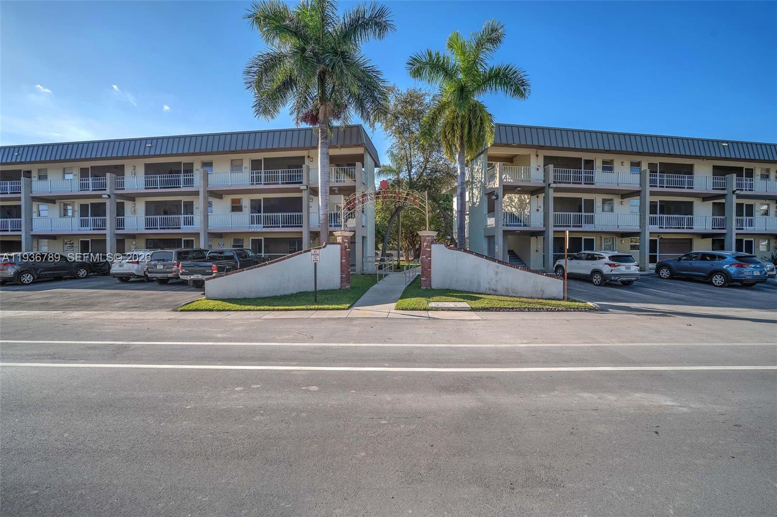 270 Layne Blvd #305 Hallandale Beach, FL 33009