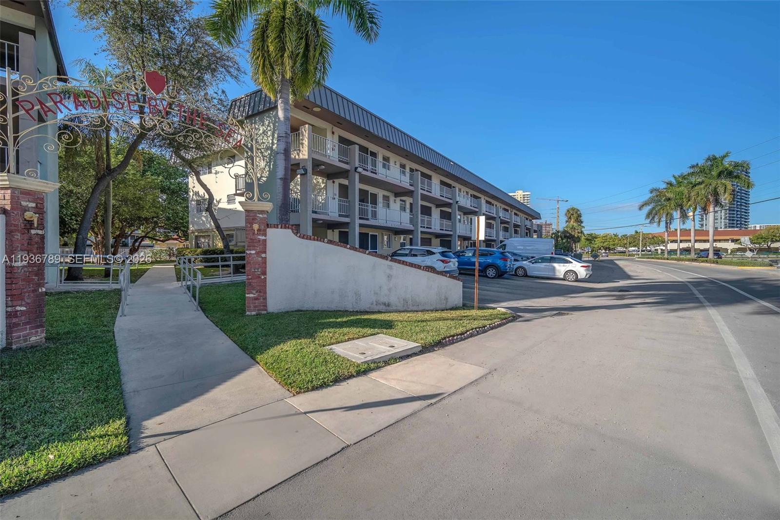 270 Layne Blvd #305 Hallandale Beach, FL 33009