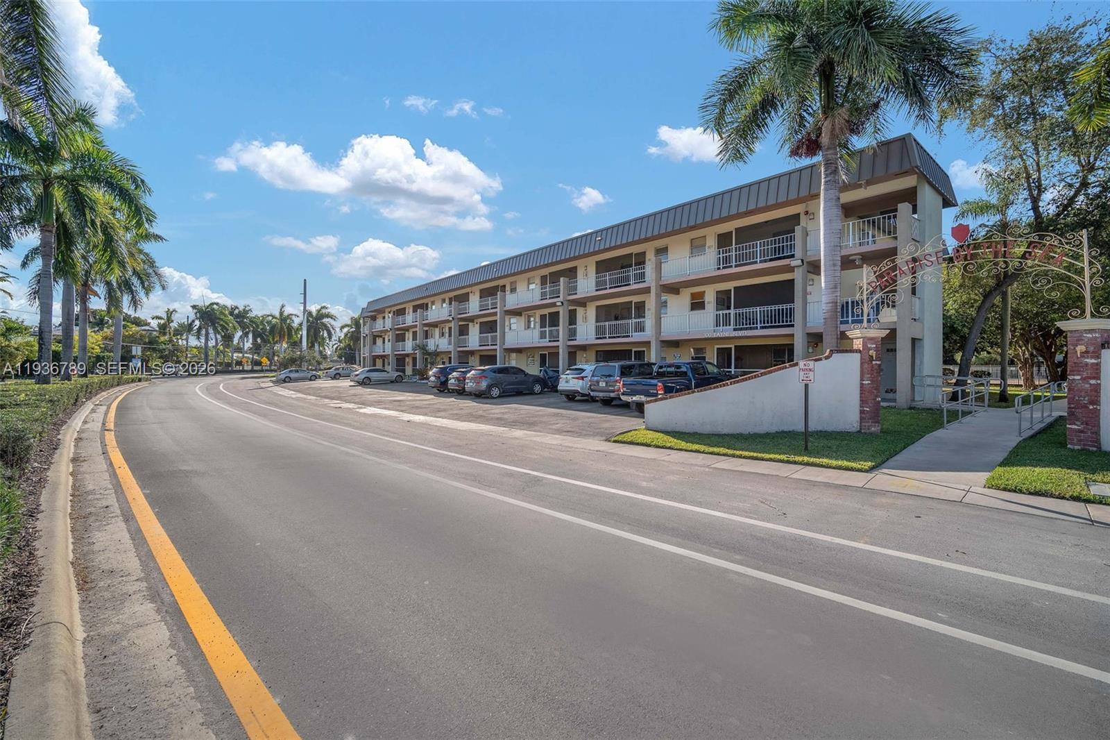 270 Layne Blvd #305 Hallandale Beach, FL 33009