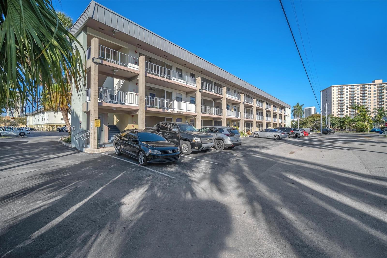 270 Layne Blvd #305 Hallandale Beach, FL 33009