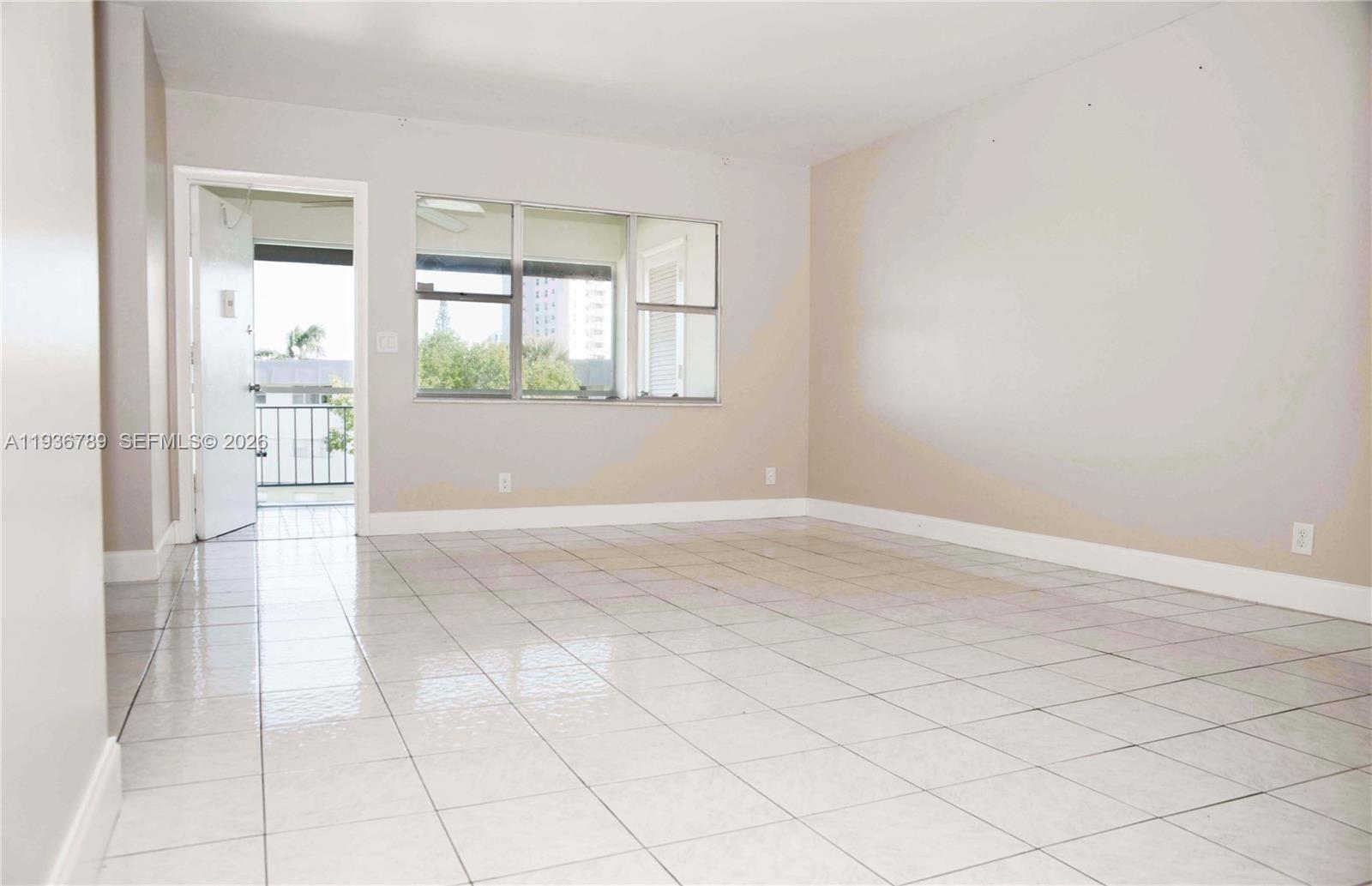 270 Layne Blvd #305 Hallandale Beach, FL 33009