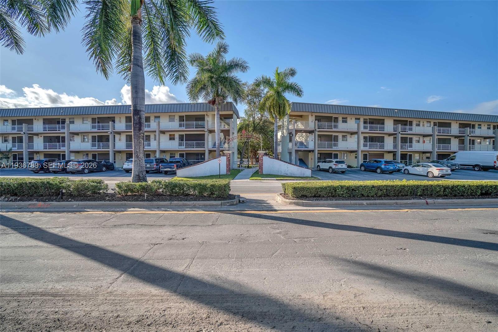 270 Layne Blvd #305 Hallandale Beach, FL 33009