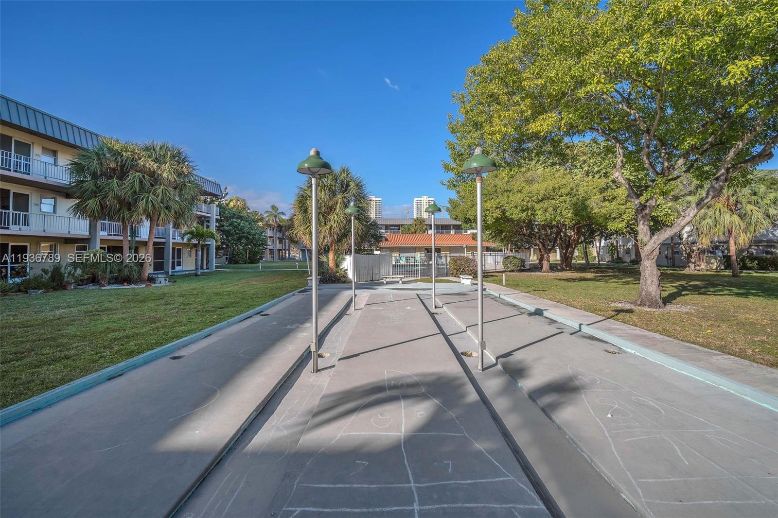 270 Layne Blvd #305 Hallandale Beach, FL 33009