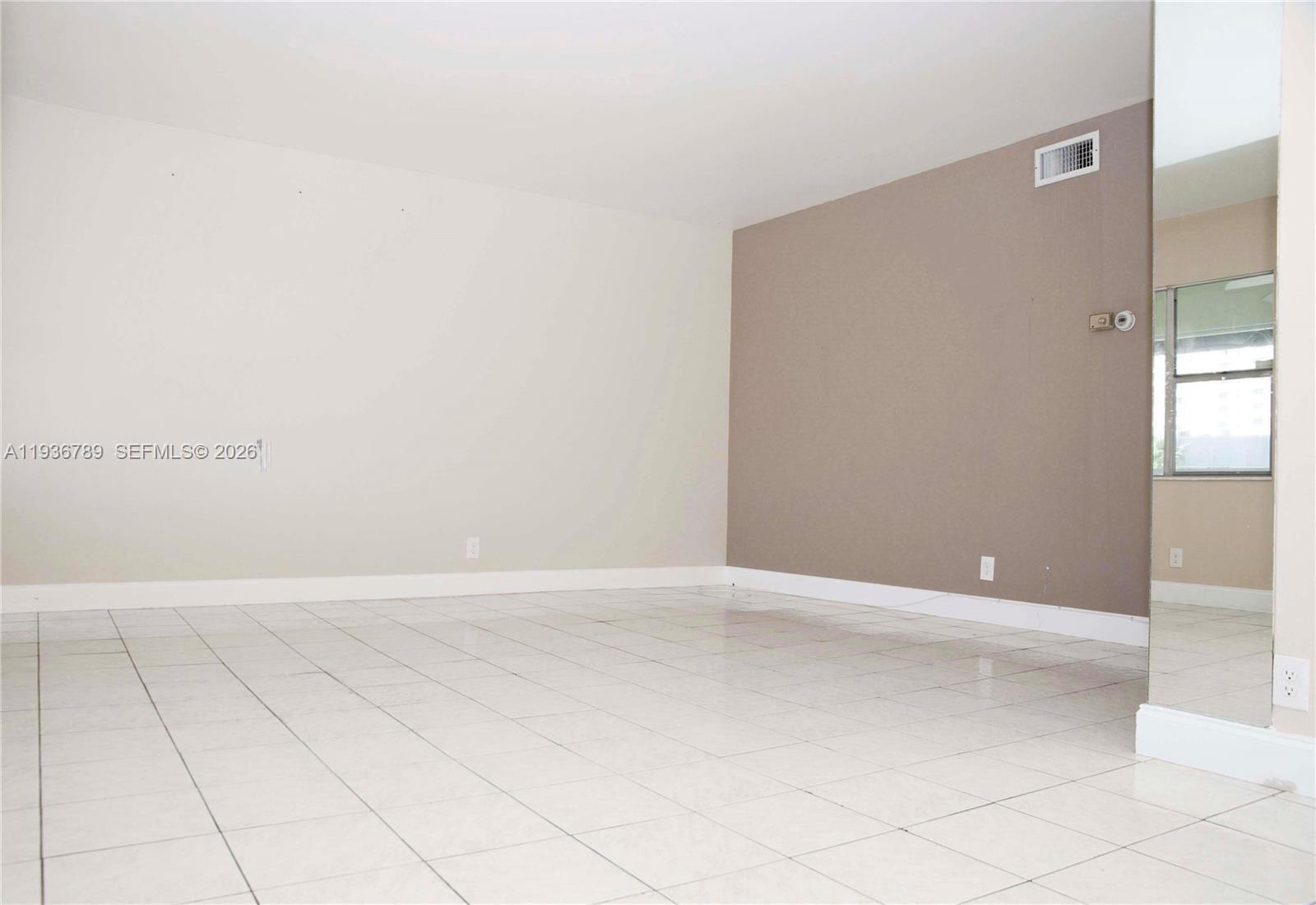 270 Layne Blvd #305 Hallandale Beach, FL 33009