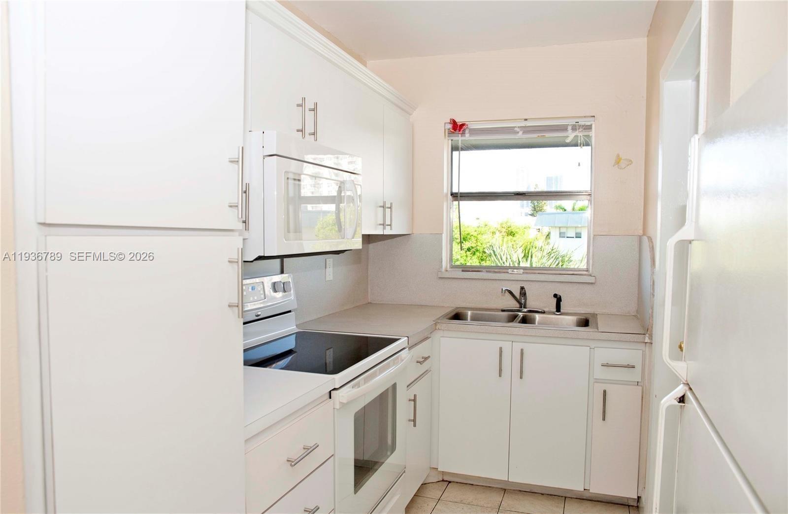 270 Layne Blvd #305 Hallandale Beach, FL 33009