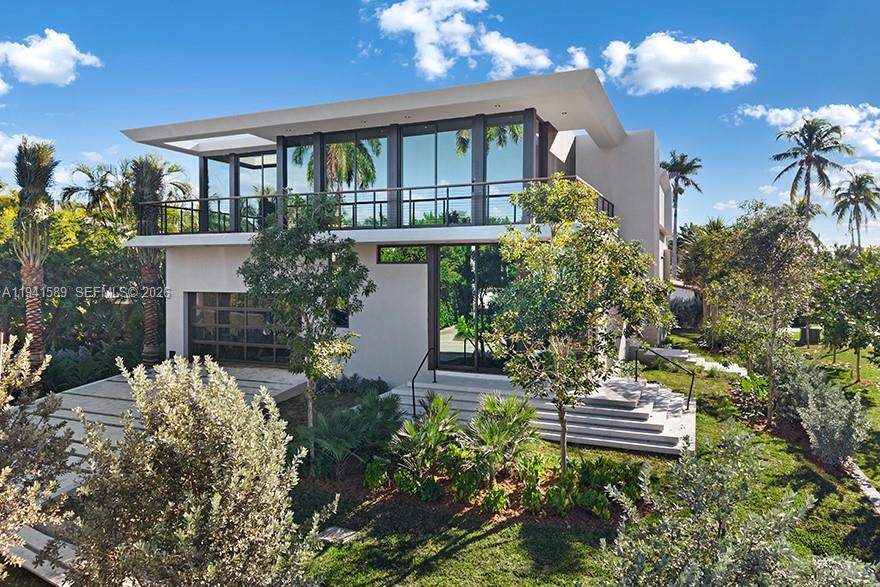 375 S Hibiscus Dr Miami Beach, FL 33139