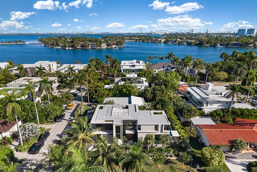 375 S Hibiscus Dr Miami Beach, FL 33139