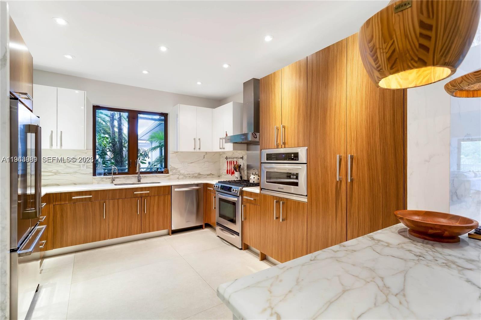 5911 Alton Rd Miami Beach, FL 33140