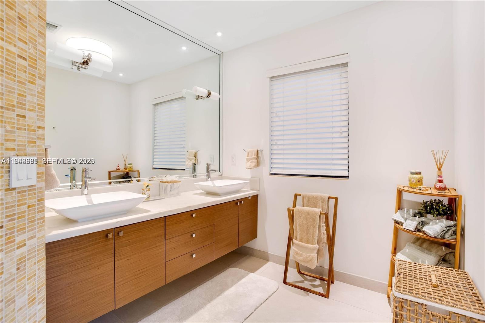 5911 Alton Rd Miami Beach, FL 33140