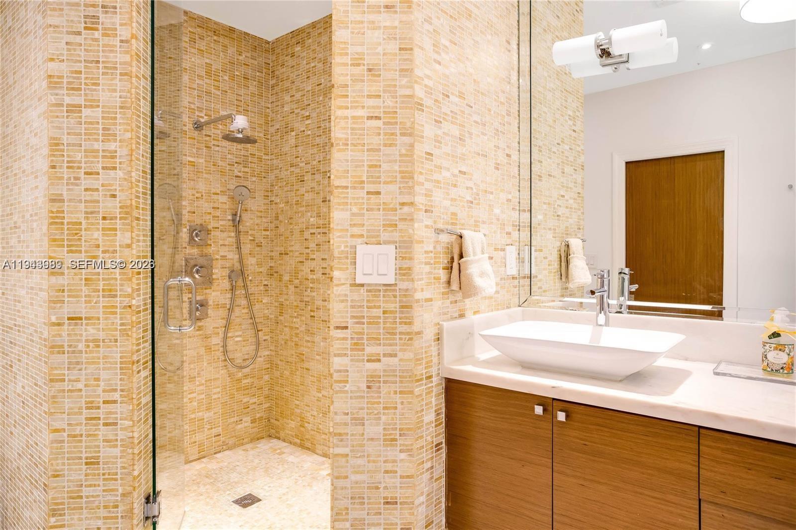 5911 Alton Rd Miami Beach, FL 33140