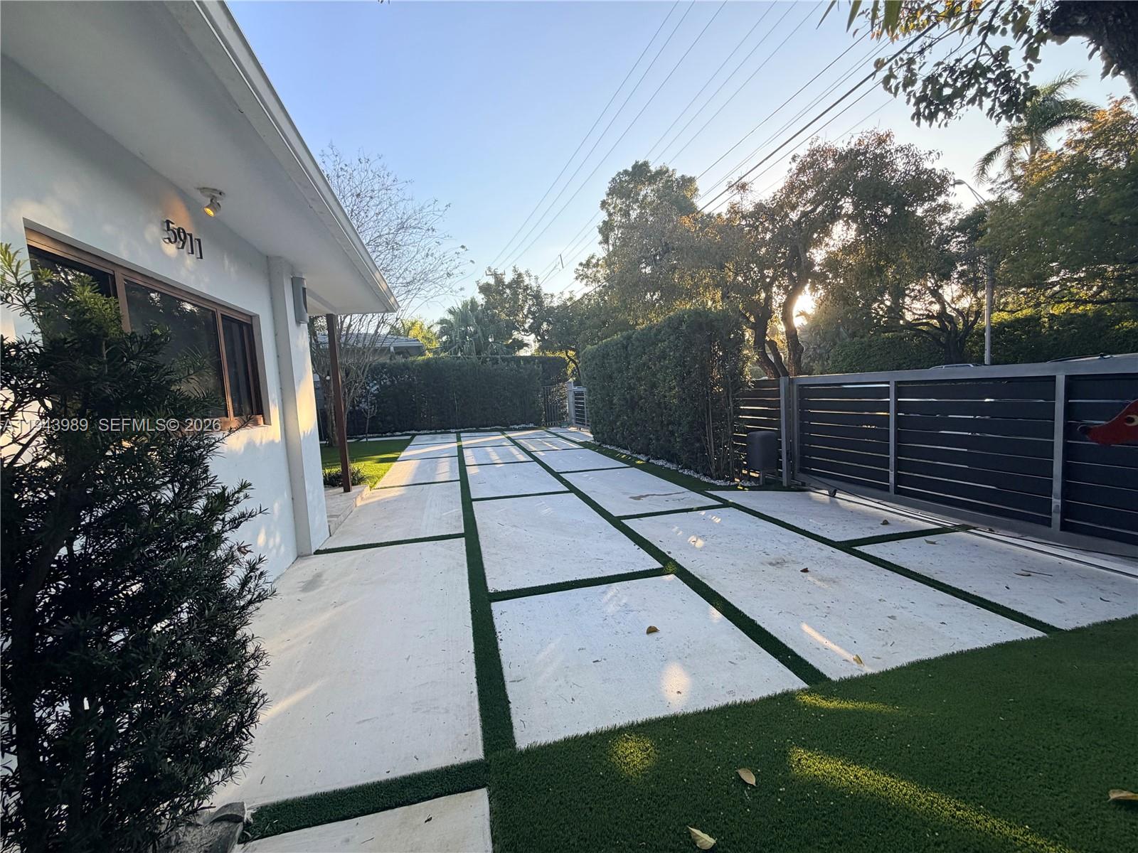 5911 Alton Rd Miami Beach, FL 33140