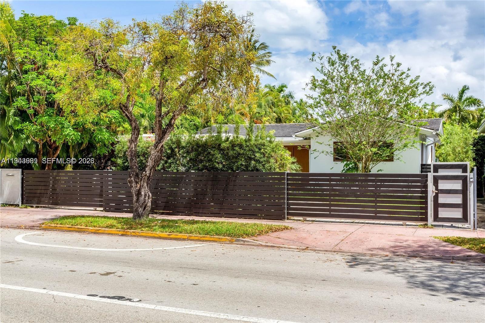 5911 Alton Rd Miami Beach, FL 33140