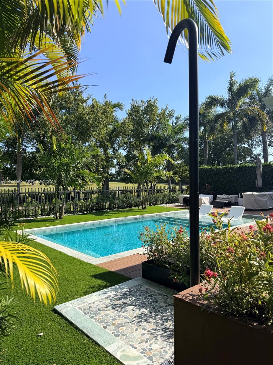 5911 Alton Rd Miami Beach, FL 33140