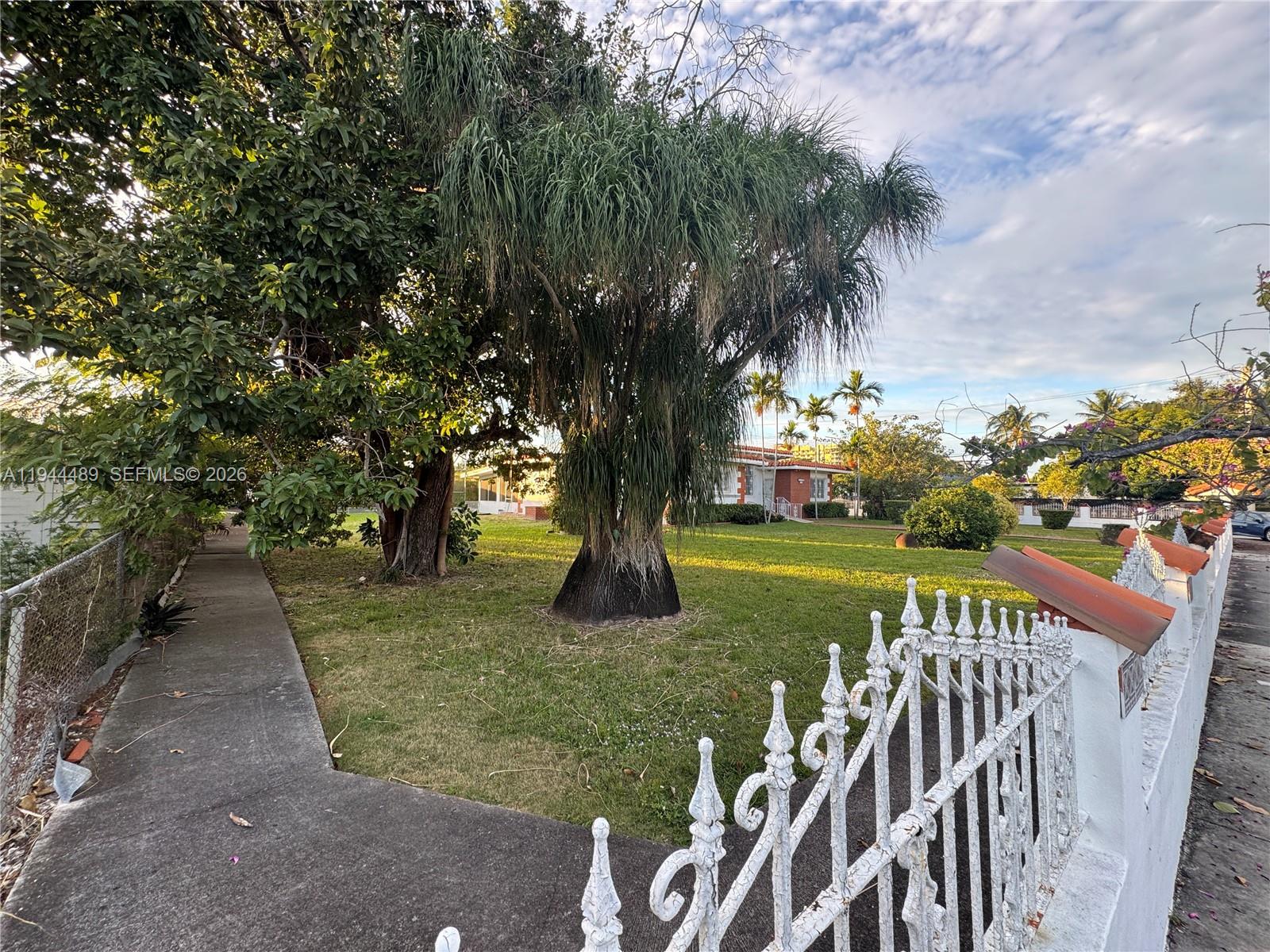 500 SW 39th Ct Miami, FL 33134